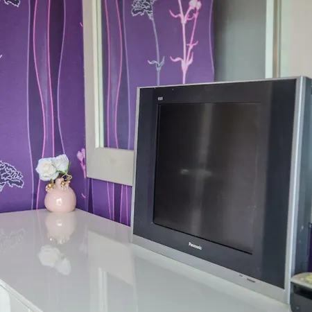 Downtown - Comfy 2-bdr. Apt In Top Centre 公寓 *